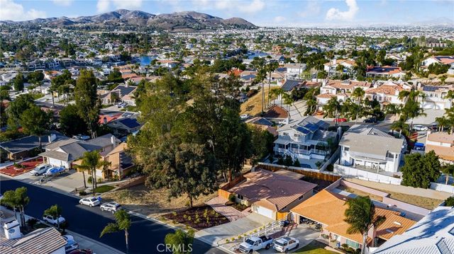 30550 Cinnamon Teal, Canyon Lake, CA 92587