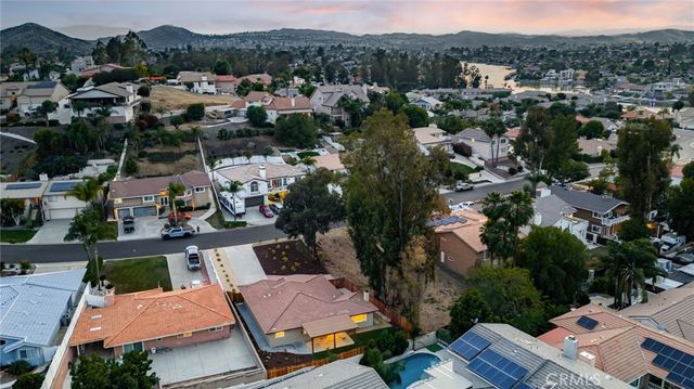 30550 Cinnamon Teal, Canyon Lake, CA 92587