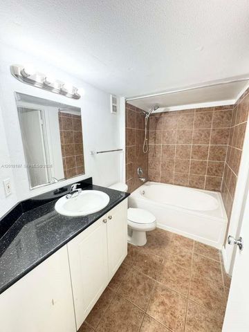 4767 Via Palm Lks 204, West Palm Beach, FL 33417