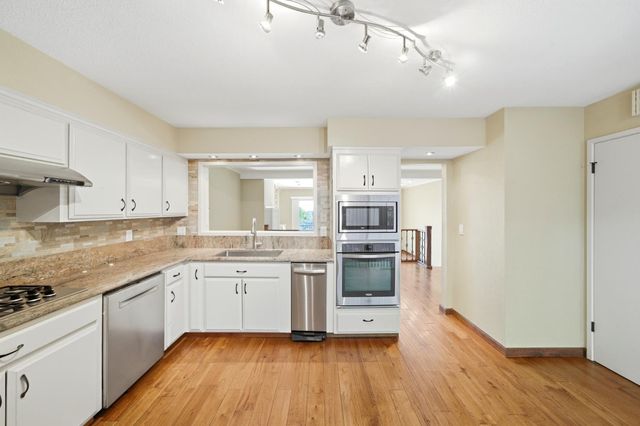 8728 Bluff Ln, Fair Oaks, CA 95628