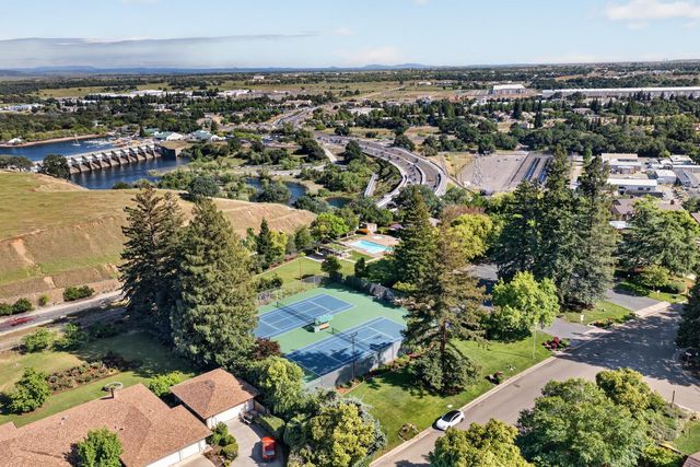 8728 Bluff Ln, Fair Oaks, CA 95628