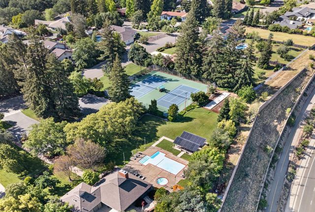 8728 Bluff Ln, Fair Oaks, CA 95628