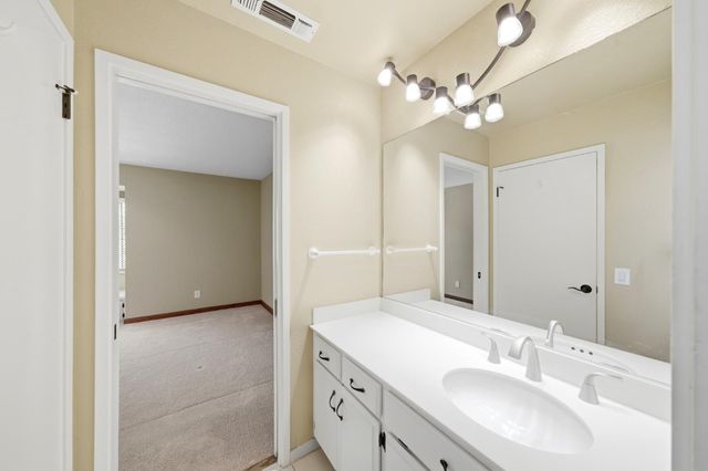 8728 Bluff Ln, Fair Oaks, CA 95628