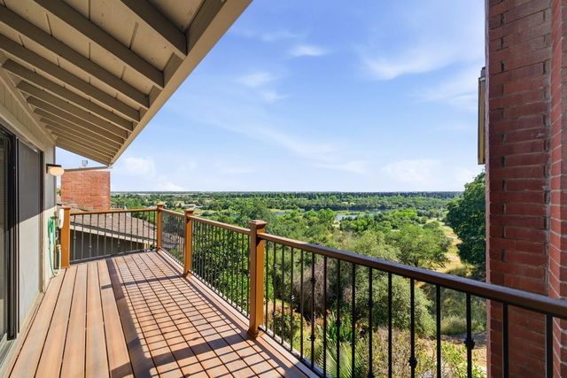 8728 Bluff Ln, Fair Oaks, CA 95628