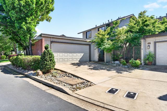 8728 Bluff Ln, Fair Oaks, CA 95628