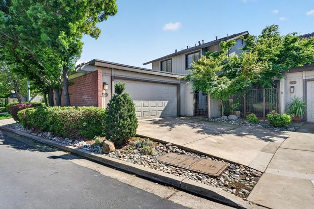8728 Bluff Ln, Fair Oaks, CA 95628