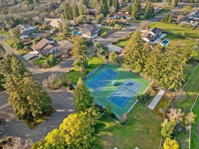 8728 Bluff Ln, Fair Oaks, CA 95628