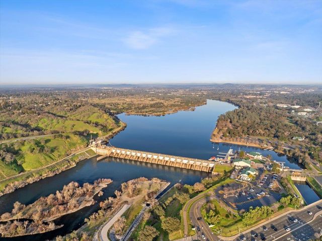 8728 Bluff Ln, Fair Oaks, CA 95628