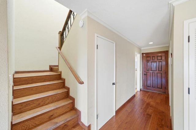 8728 Bluff Ln, Fair Oaks, CA 95628