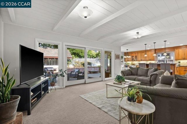 114 Combs Ln, Vallejo, CA 94590