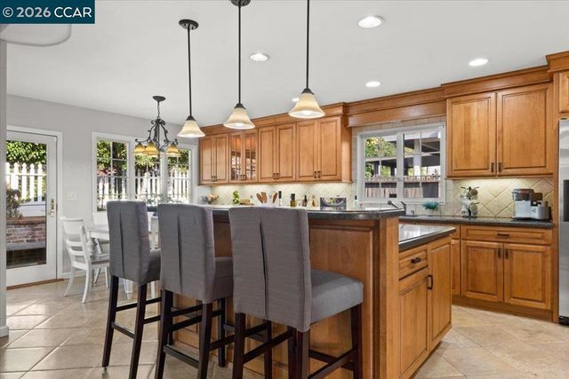 114 Combs Ln, Vallejo, CA 94590