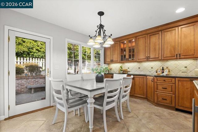 114 Combs Ln, Vallejo, CA 94590