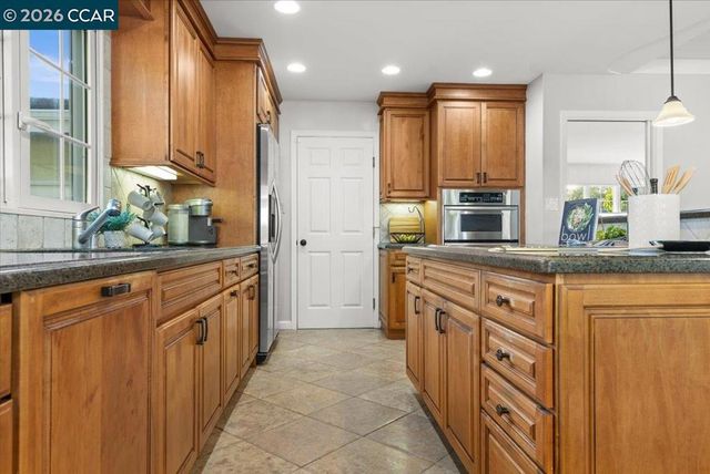 114 Combs Ln, Vallejo, CA 94590
