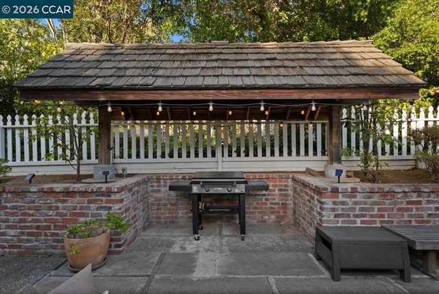 114 Combs Ln, Vallejo, CA 94590