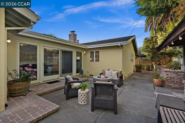 114 Combs Ln, Vallejo, CA 94590