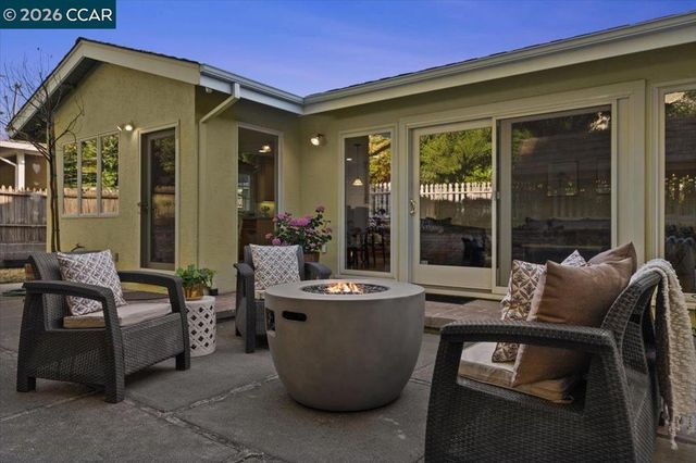 114 Combs Ln, Vallejo, CA 94590