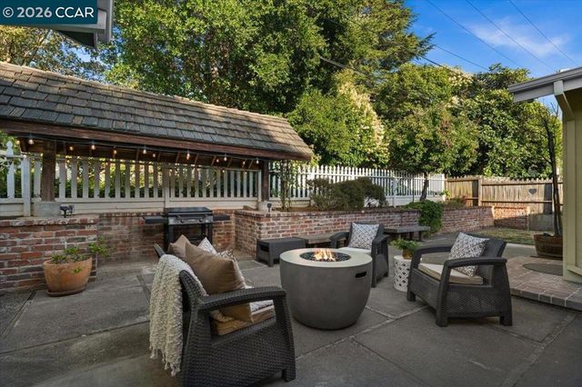 114 Combs Ln, Vallejo, CA 94590