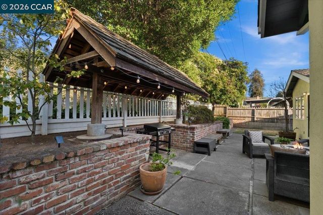 114 Combs Ln, Vallejo, CA 94590