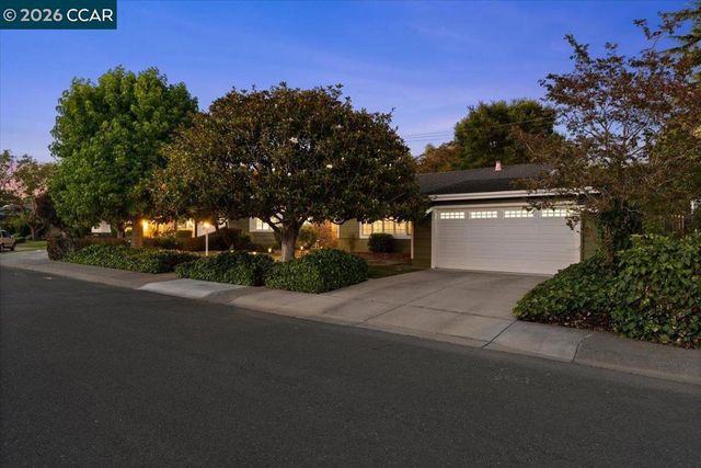114 Combs Ln, Vallejo, CA 94590