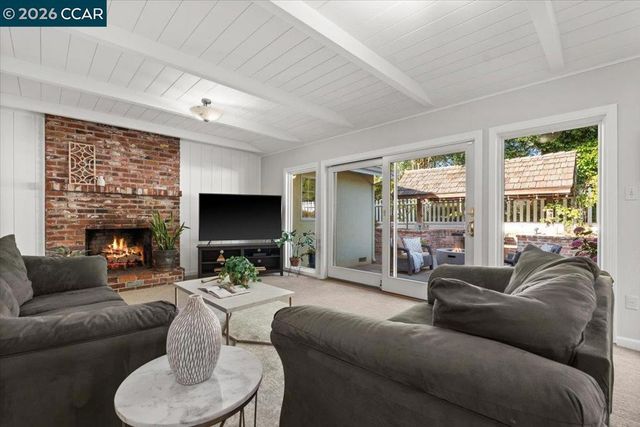 114 Combs Ln, Vallejo, CA 94590