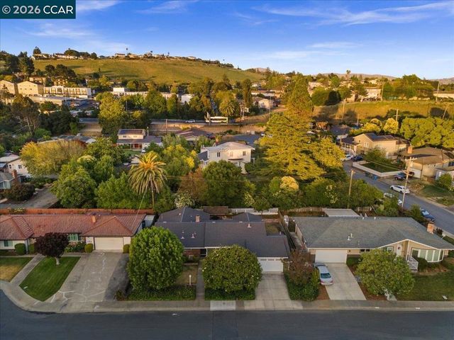 114 Combs Ln, Vallejo, CA 94590