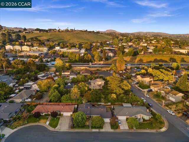 114 Combs Ln, Vallejo, CA 94590