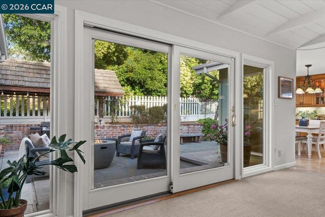 114 Combs Ln, Vallejo, CA 94590
