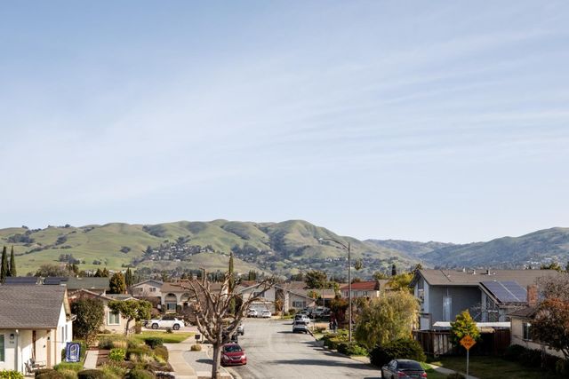 933 Foxridge Way, San Jose, CA 95133