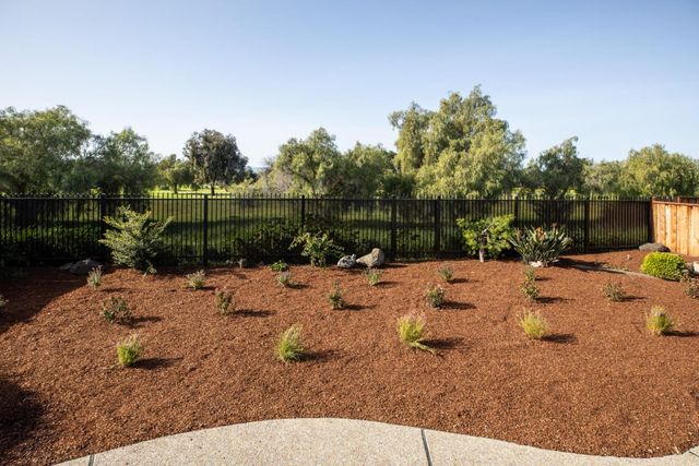 933 Foxridge Way, San Jose, CA 95133