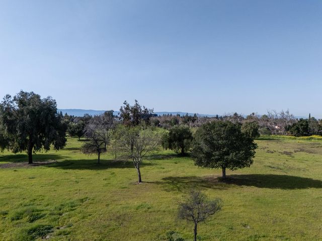 933 Foxridge Way, San Jose, CA 95133