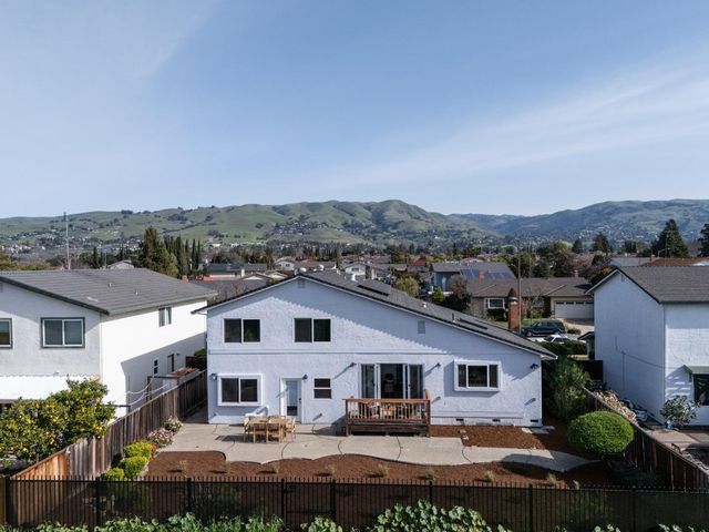 933 Foxridge Way, San Jose, CA 95133