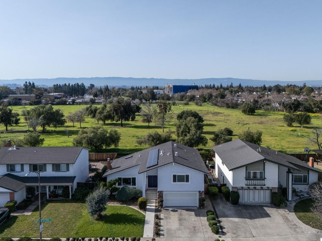933 Foxridge Way, San Jose, CA 95133