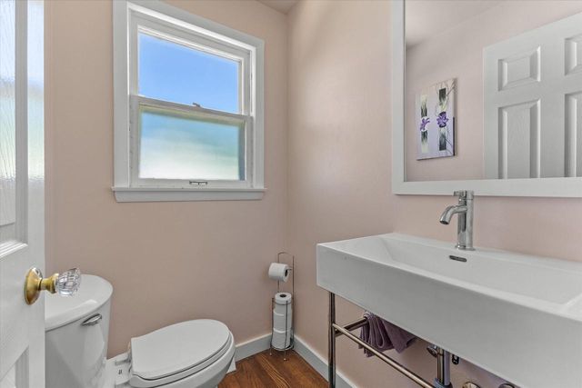 140 S Hartwell AVENUE, Waukesha, WI 53186