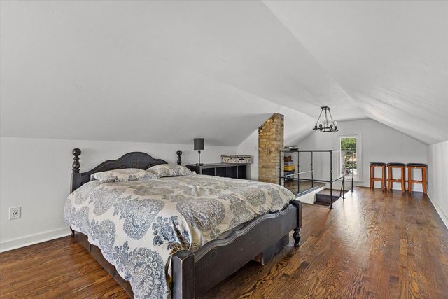 140 S Hartwell AVENUE, Waukesha, WI 53186