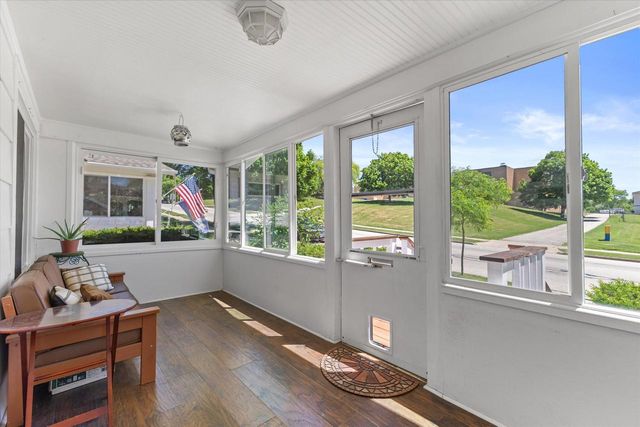140 S Hartwell AVENUE, Waukesha, WI 53186