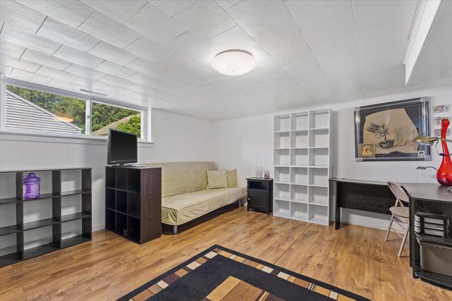 140 S Hartwell AVENUE, Waukesha, WI 53186