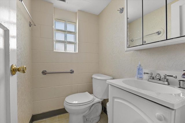 140 S Hartwell AVENUE, Waukesha, WI 53186