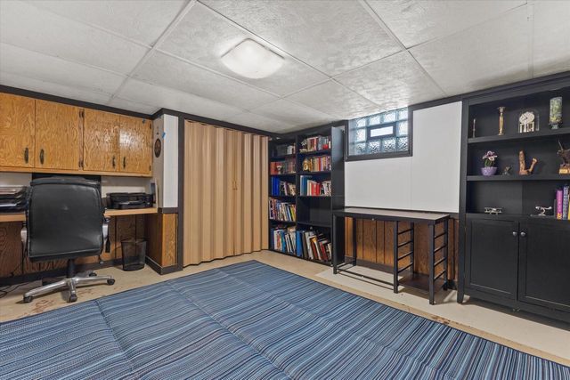 140 S Hartwell AVENUE, Waukesha, WI 53186