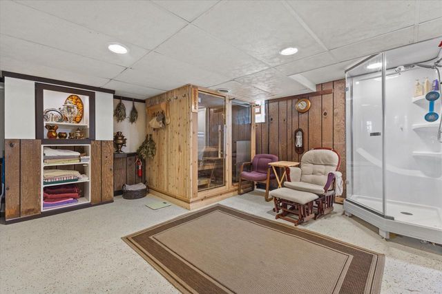 140 S Hartwell AVENUE, Waukesha, WI 53186