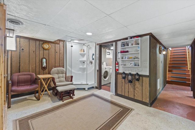 140 S Hartwell AVENUE, Waukesha, WI 53186