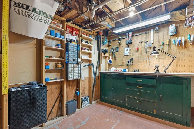 140 S Hartwell AVENUE, Waukesha, WI 53186