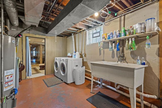 140 S Hartwell AVENUE, Waukesha, WI 53186