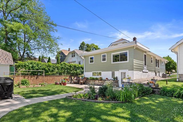 140 S Hartwell AVENUE, Waukesha, WI 53186