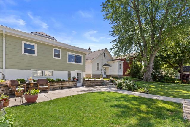 140 S Hartwell AVENUE, Waukesha, WI 53186