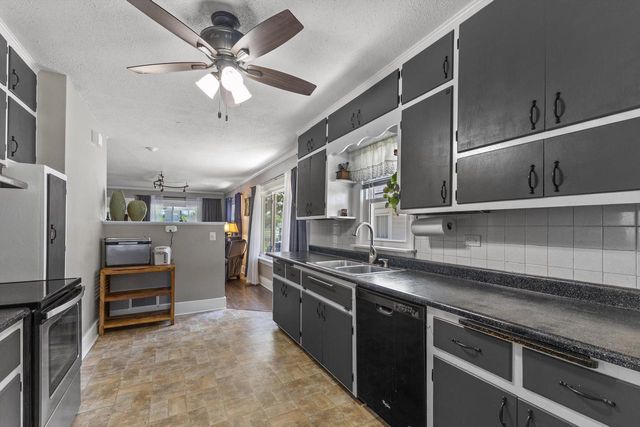 140 S Hartwell AVENUE, Waukesha, WI 53186