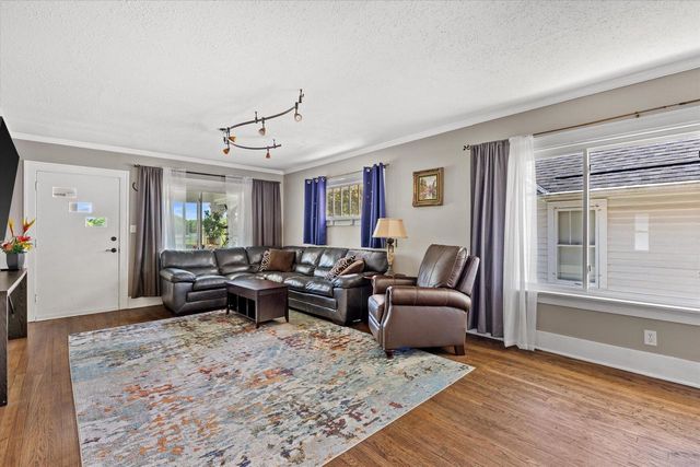 140 S Hartwell AVENUE, Waukesha, WI 53186