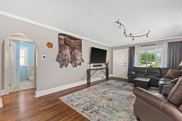 140 S Hartwell AVENUE, Waukesha, WI 53186