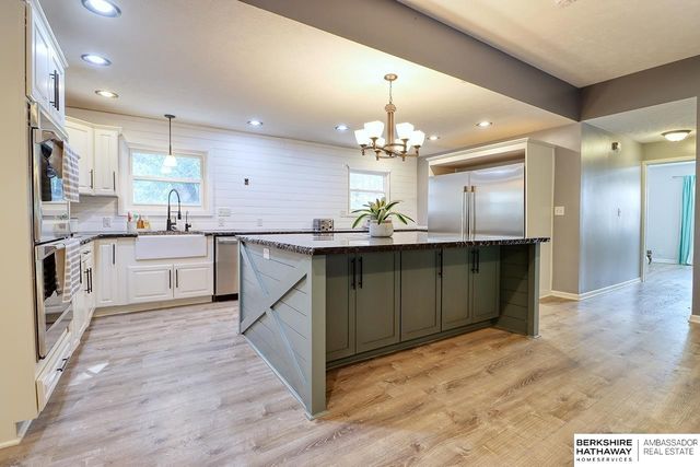 10110 SW 27TH Street, Lincoln, NE 68523