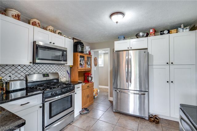 1682 S County Line Road, Geneva, OH 44041