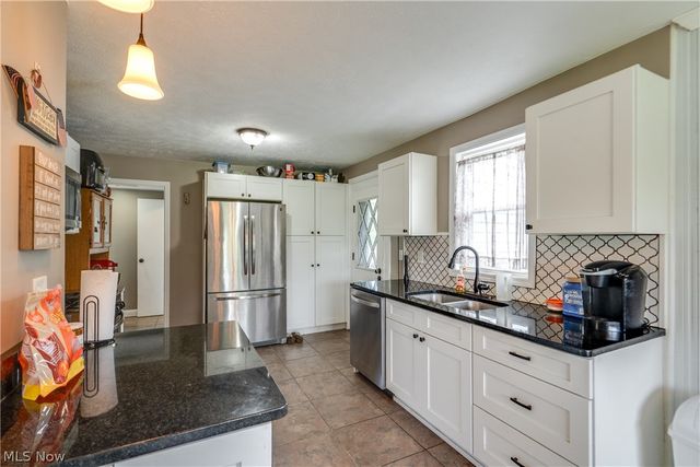 1682 S County Line Road, Geneva, OH 44041